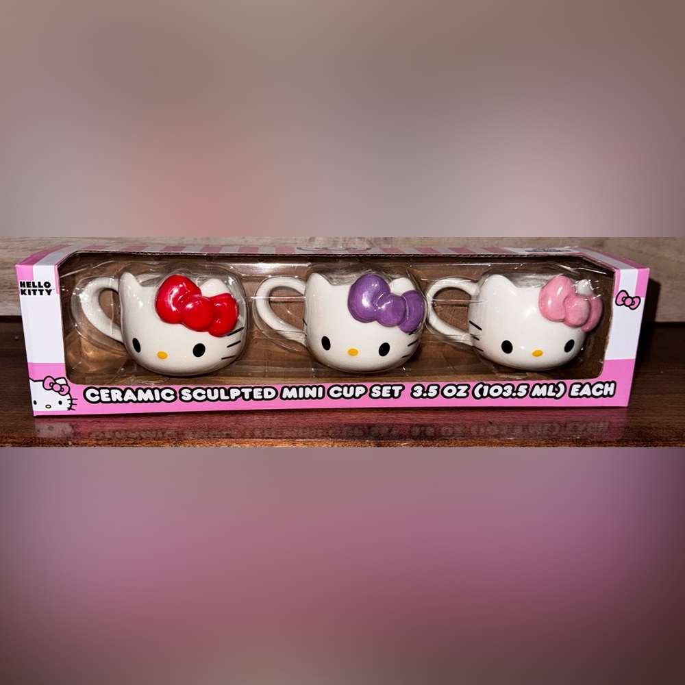 Super Cute 🥰 Hello Kitty Ceramic Sculpted Mini Cup Set - NEW